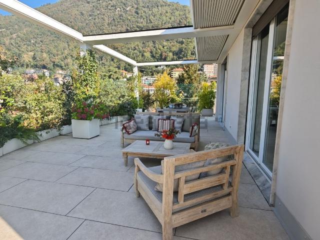 Appartamento in vendita di 210 m² in Via Giuseppe Ferrari