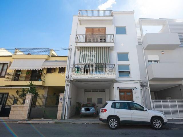 Appartamento in vendita di 210 m² in Via Giacomo Leopardi, 172