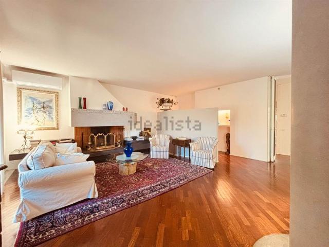 Appartamento in vendita di 210 m² in Via Giovanni Miniati
