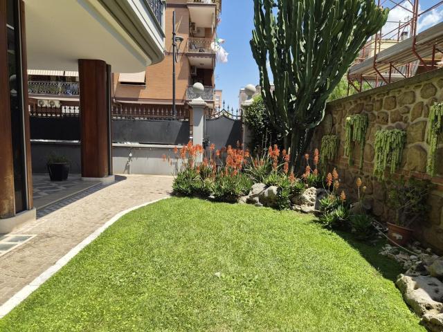 Appartamento in vendita di 210 m² in Via Guglielmo Andreoni