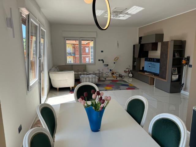 Appartamento in vendita di 210 m² in Via Don Carlo Gnocchi, 4