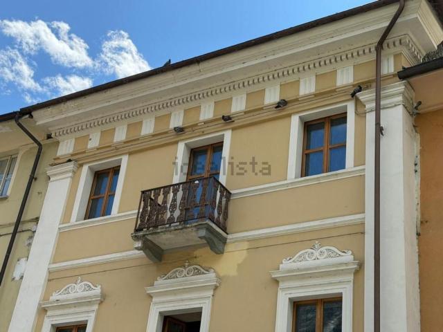 Appartamento in vendita di 210 m² in Via Emile Chanoux, 91