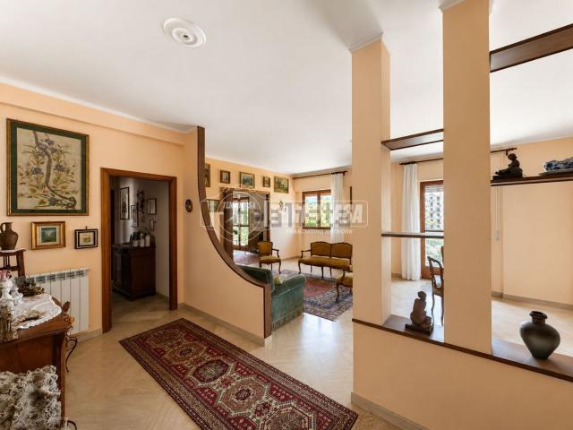 Appartamento in vendita di 210 m² in Via Francesco Cilea
