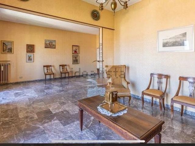 Appartamento in vendita di 210 m² in Via Francesco Puccinotti