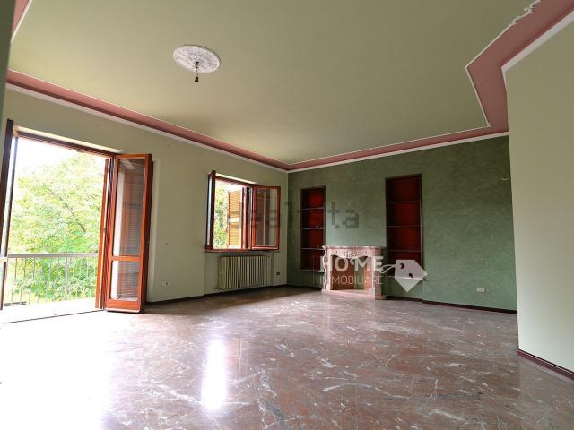 Appartamento in vendita di 210 m² in Via Fratelli Falconi