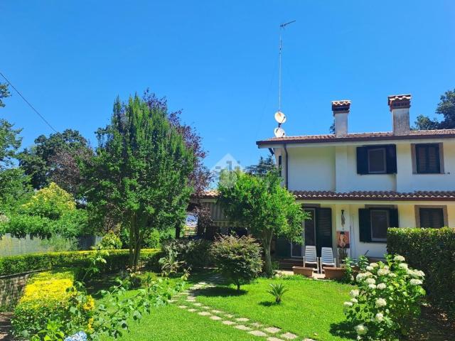 Appartamento in vendita di 210 m² in Via Orsa Minore, 39