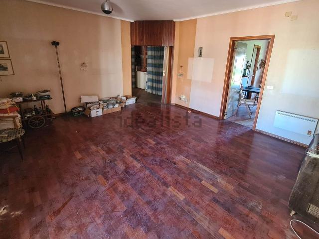 Appartamento in vendita di 210 m² in Via Orso Mario Corbino