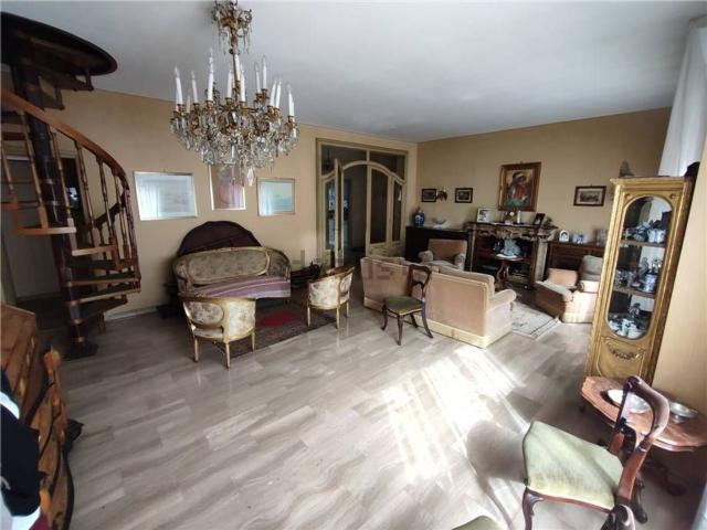 Appartamento in vendita di 210 m² in Via Luigi Hugues, 13