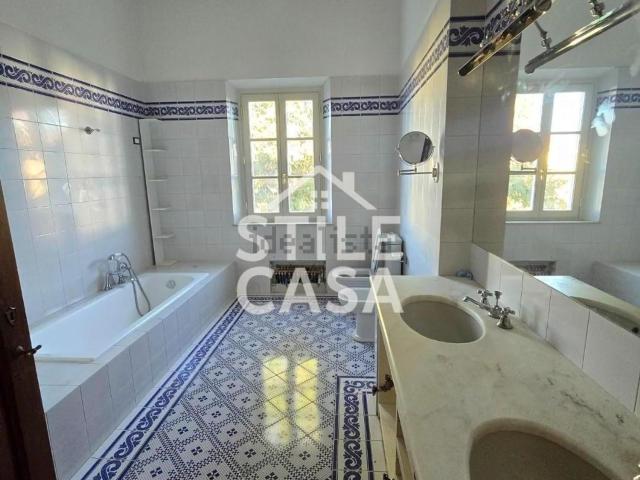 Appartamento in vendita di 210 m² in Via Martiri della Libertà, 18