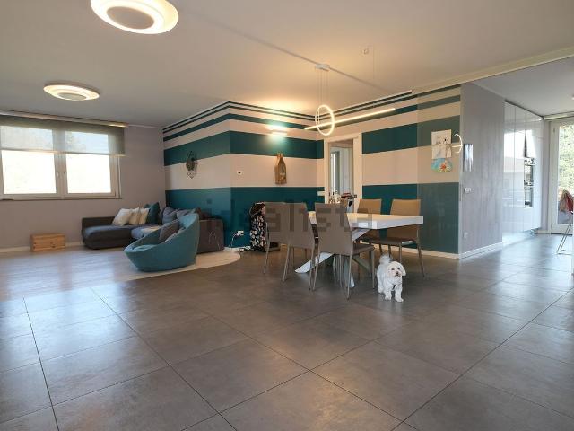 Appartamento in vendita di 210 m² in Via Santa Geltrude Comensoli