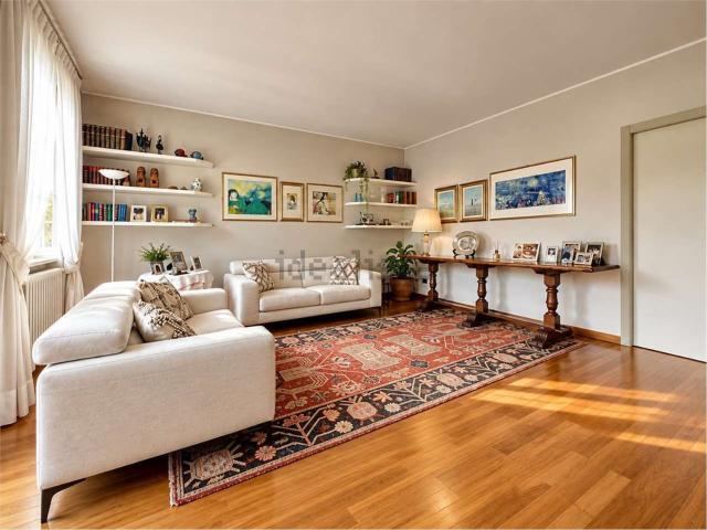 Appartamento in vendita di 210 m² in Via Senato, 2
