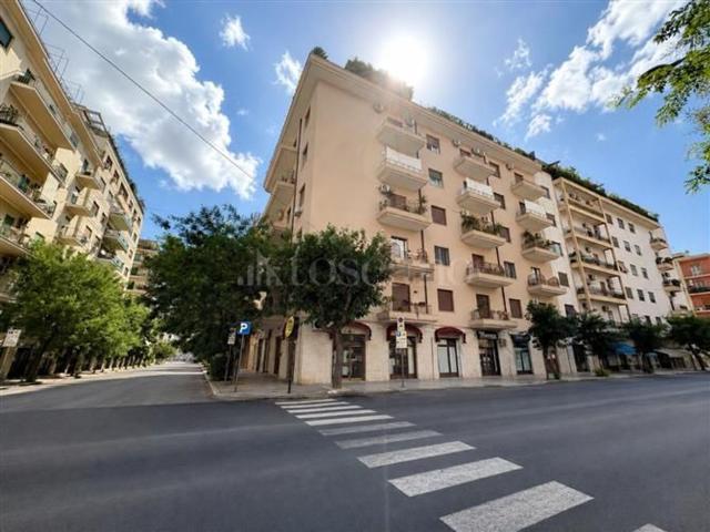 Appartamento in vendita di 210 m² in Via Simone Cuccia