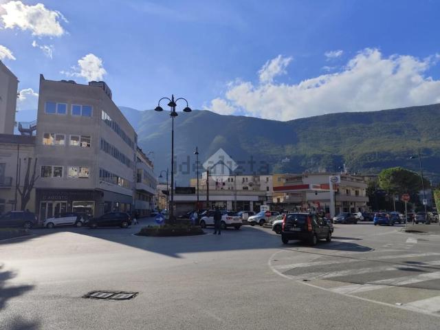 Appartamento in vendita di 210 m² in Via Pentapoli