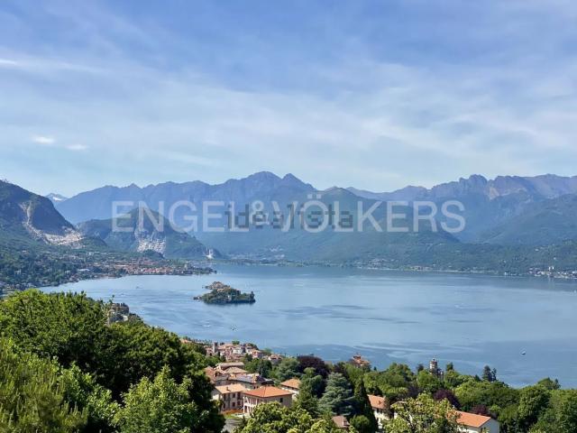 Appartamento in vendita di 210 m² in Via per Brisino, 29