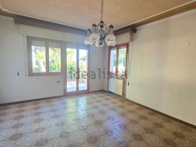 Appartamento in vendita di 210 m² in Via Querce, 56020