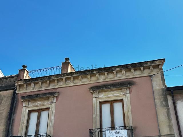 Appartamento in vendita di 210 m² in Via Roma, 182
