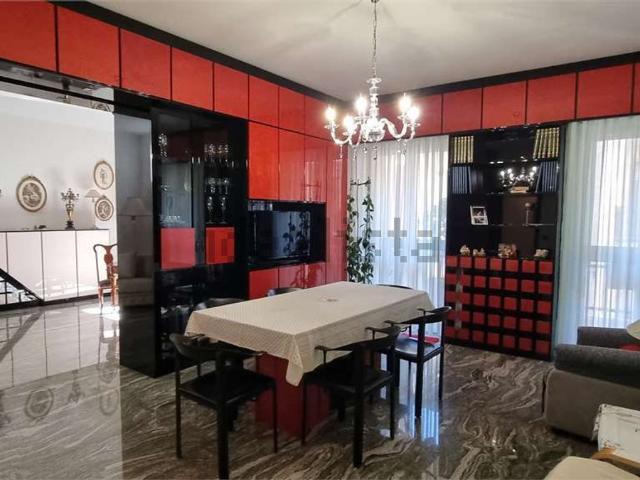 Appartamento in vendita di 210 m² in Via Teano, 43