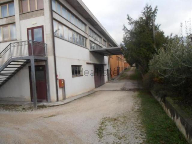Appartamento in vendita di 210 m² in Via Tiberina Nord