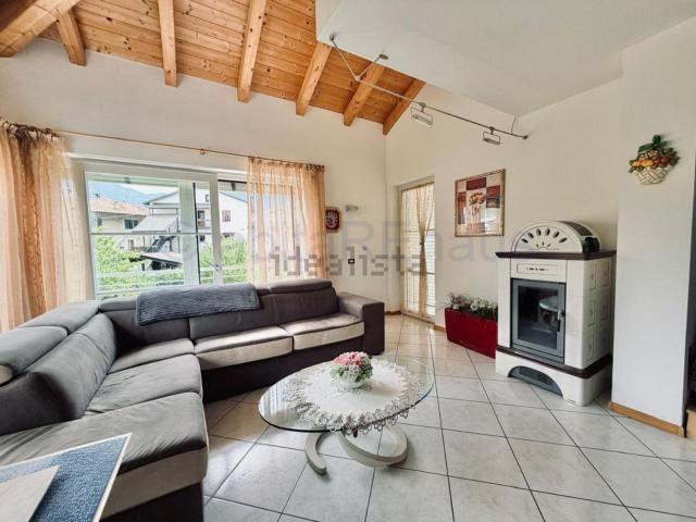Appartamento in vendita di 210 m² in Via Trento