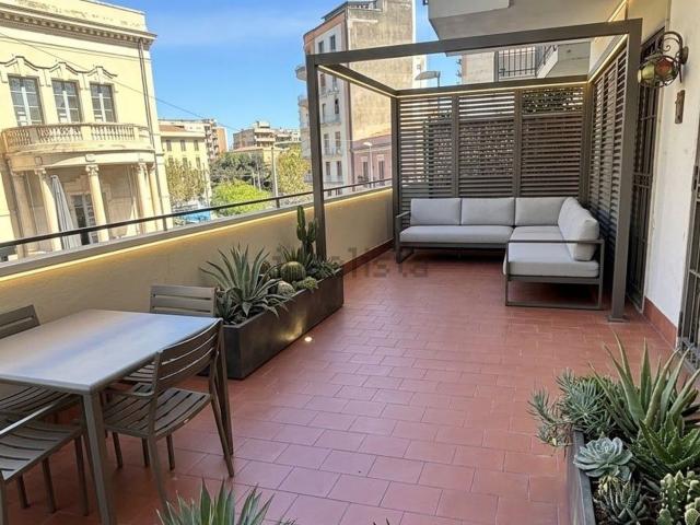 Appartamento in vendita di 210 m² in Via Vecchia Ognina, 126
