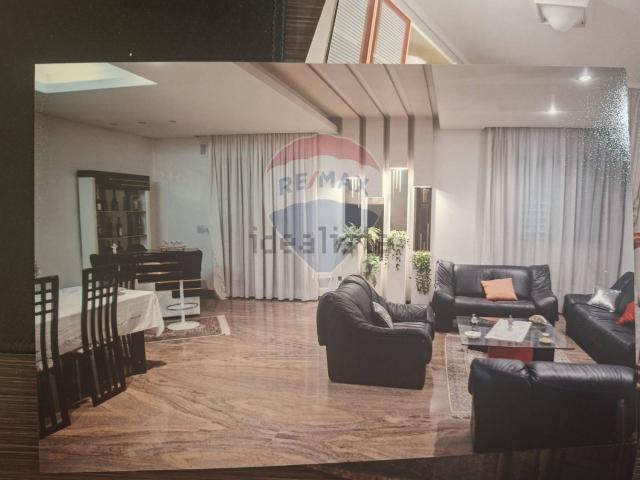 Appartamento in vendita di 210 m² in Via Venezia, 180