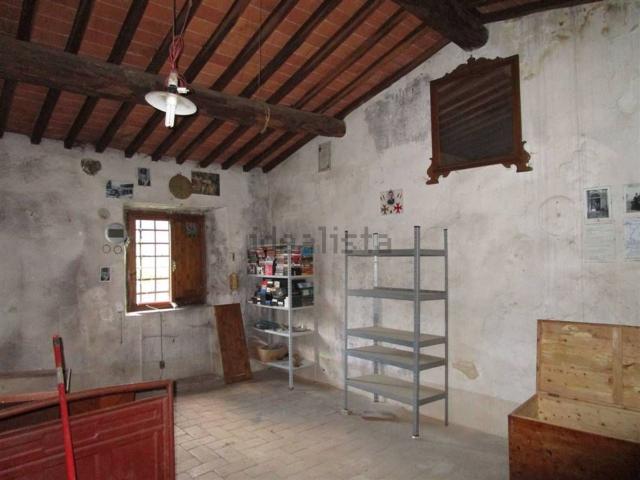 Appartamento in vendita di 210 m² in Via Vittorio Locchi