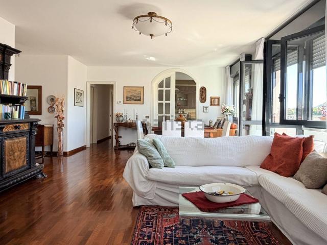 Appartamento in vendita di 210 m² in Viale Goffredo Mameli, 27