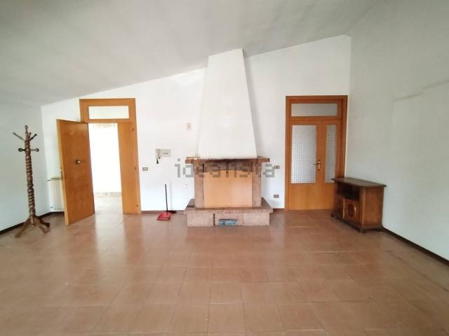 Appartamento in vendita di 210 m² in Contrada Riomoro, 65