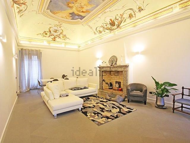 Appartamento in vendita di 210 m² in Piazza Vescovo Corna Pellegrini