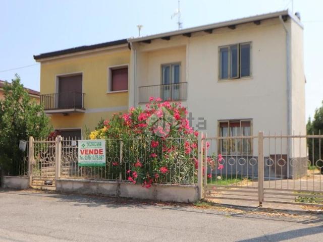 Appartamento in vendita di 210 m² in Strada Statale Goitese, 300