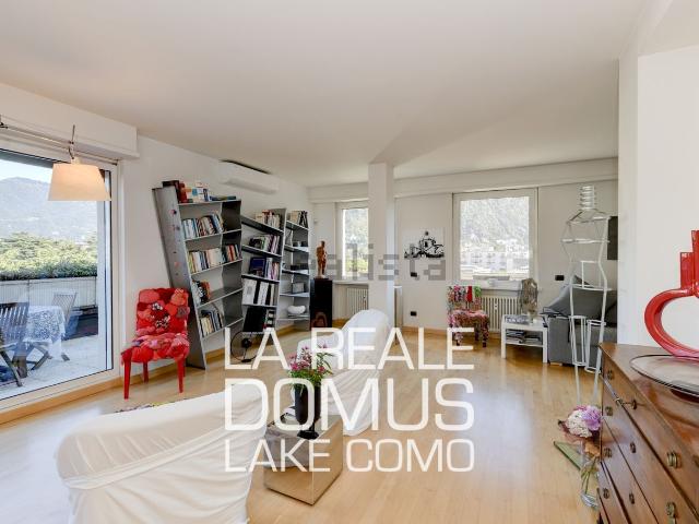 Appartamento in vendita di 211 m² in Via A. Sant&apos Elia, 7