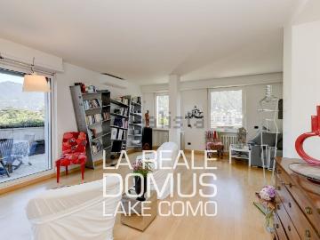 Appartamento in vendita di 211 m² in Via A. Sant&apos Elia, 7