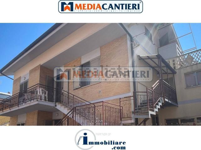 Appartamento in vendita di 211 m² in Via Brianza, 3