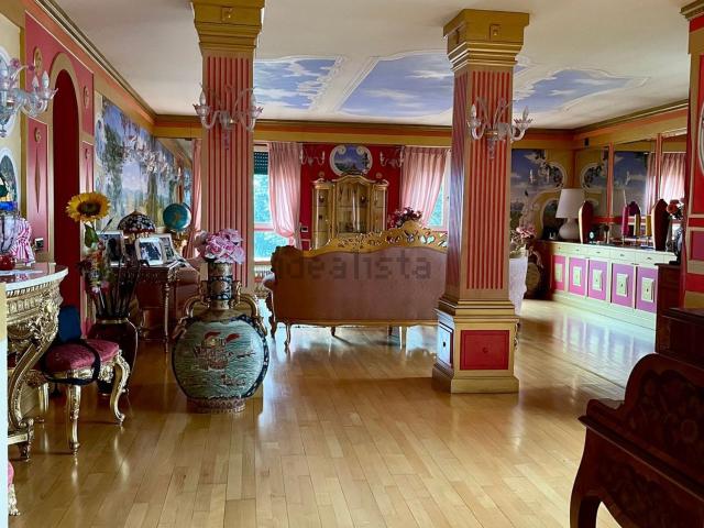 Appartamento in vendita di 211 m² in Via G. Marconi, 4