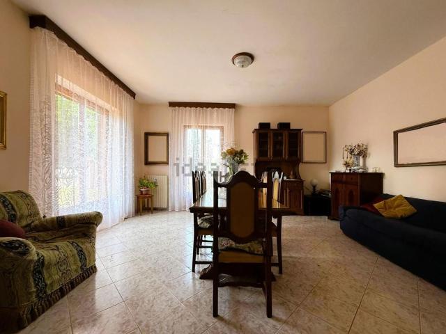 Appartamento in vendita di 211 m² in Via Francesco Petrarca, 35