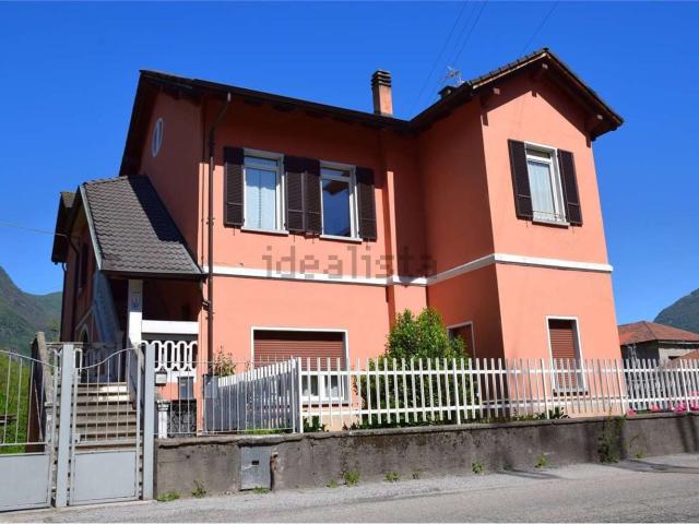 Appartamento in vendita di 211 m² in Via Mario Massari, 57