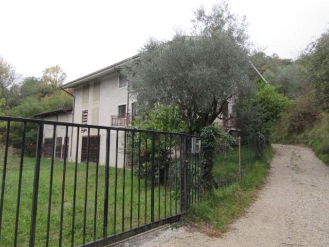Appartamento in vendita di 211 m² in Via Pianezzola, 19