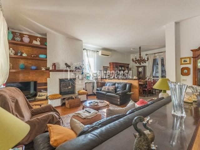 Appartamento in vendita di 211 m² in Via Vincenzo Bellini, 1