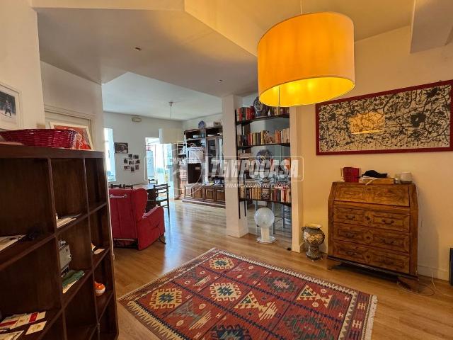 Appartamento in vendita di 211 m² in Viale delle Alpi