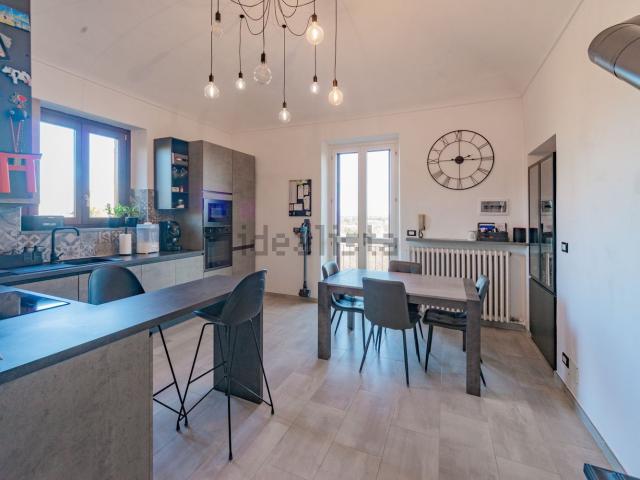 Appartamento in vendita di 211 m² in Circonvallazione Nord, 52