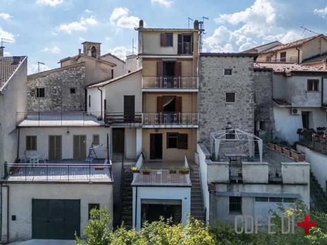 Appartamento in vendita di 212 m² in Via Case Sparse
