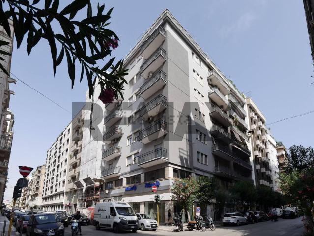 Appartamento in vendita di 215 m² in Via Abate Giacinto Gimma, 171