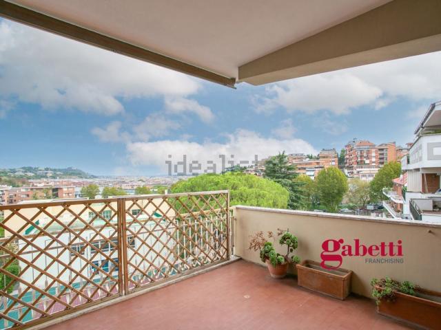 Appartamento in vendita di 212 m² in Via Giacinto de Vecchi Pieralice, 88