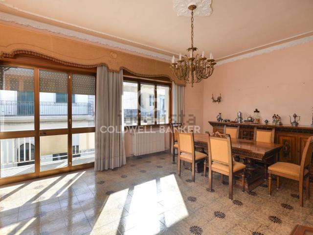 Appartamento in vendita di 212 m² in Via Vittorio Veneto