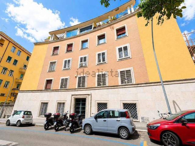 Appartamento in vendita di 213 m² in Via Alberto Caroncini