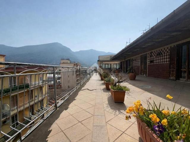 Appartamento in vendita di 213 m² in Via Arcivescovo Carmine Cesarano, 141