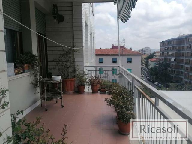 Appartamento in vendita di 213 m² in Via Giovanni Marradi, 199