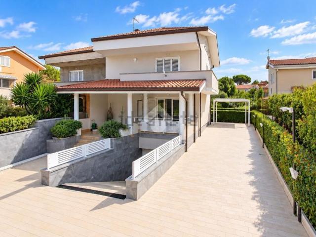 Appartamento in vendita di 213 m² in Via Defense, 72