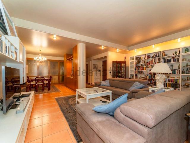 Appartamento in vendita di 213 m² in Via IV Novembre, 40