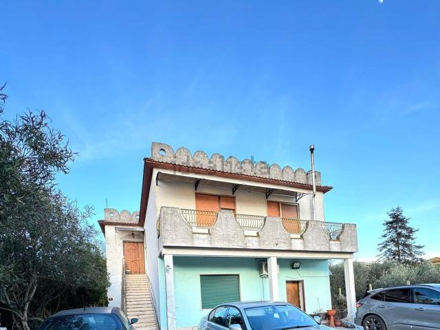 Appartamento in vendita di 213 m² in Via Mediana, 112